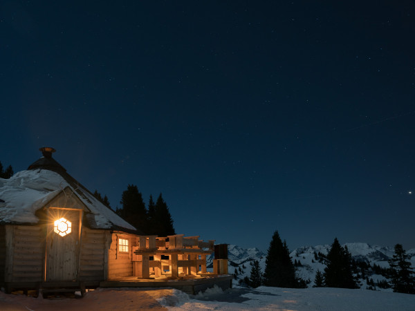 Kota bei Nacht im Iglu-Dorf