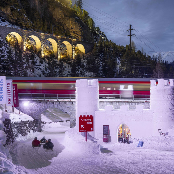Das Schneeschloss an der Albulalinie der Rhätischen Bahn