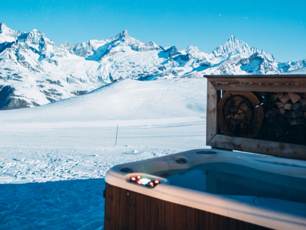 Whirlpool im Iglu-Dorf Zermatt
