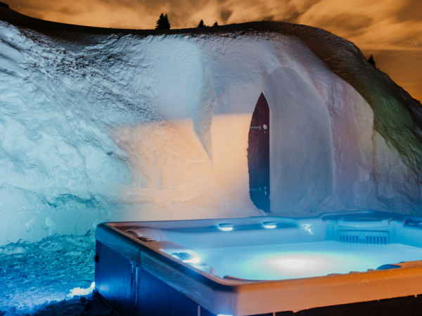 Whirlpool beim Iglu-Dorf Gstaad